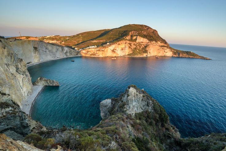 Isola di Ponza al tramonto